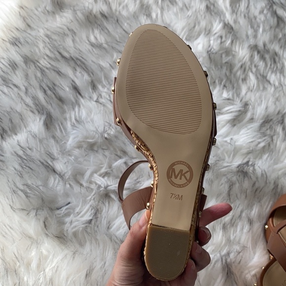 🎉Host Pick! NEW IN BOX! MICHAEL Michael Kors Ellen Wedge - Size 7.5. - Picture 8 of 13